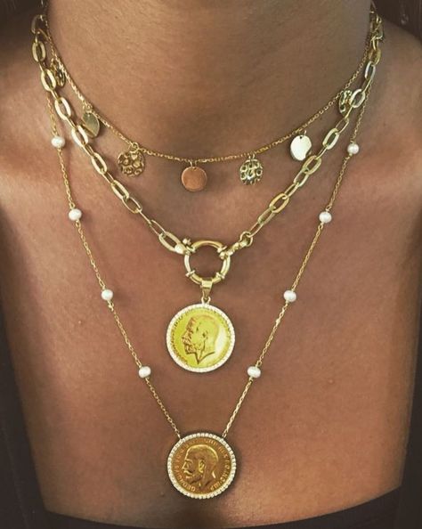 Gold Coin Necklace Design, Gold Coin Jewelry, Gold Stone Necklace, Coin Necklace Gold, Coin Jewellery, Coins Jewelry, Gold Coin Necklace, Classy Jewelry, Coin Jewelry