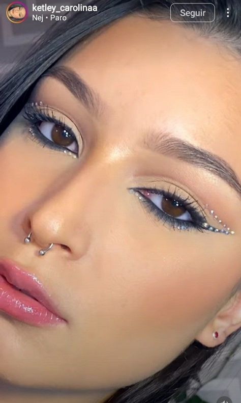 Pink Glitter Makeup, Coachella Makeup, Makeup Ojos, Sparkly Makeup, Rhinestone Makeup, Makijaż Smokey Eye, Makeup Eye Looks, Festival Makeup, Blue Makeup