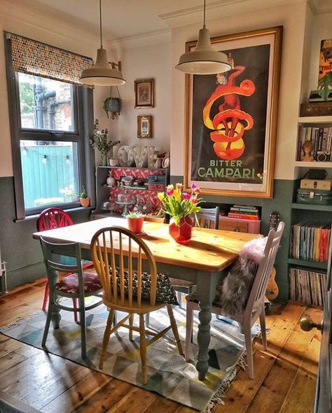 Funky Dining Room Ideas, Hygge Dining Room, Funky Dining Room, Kitchen Dining Room Combo, Sky Zone, Eclectic Farmhouse, Cosy House, Eclectic Kitchen, Authentic Living