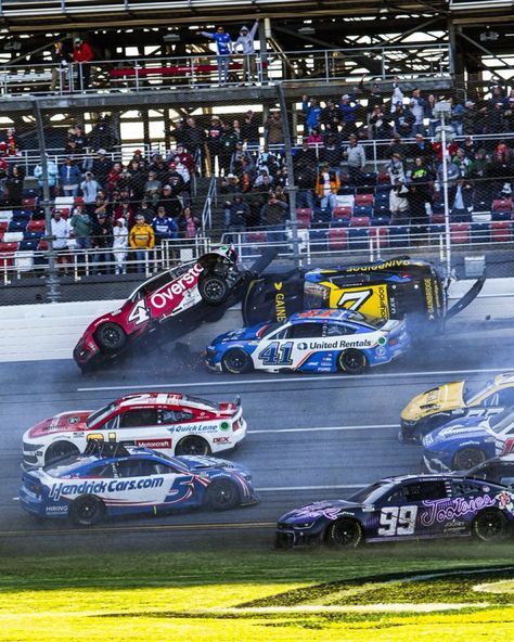 Nascar Aesthetic, Nascar Photography, Nascar Wrecks, Nascar Crash, Racing Aesthetic, Racing Photography, Job Goals, Race Car Driving, Race Photography