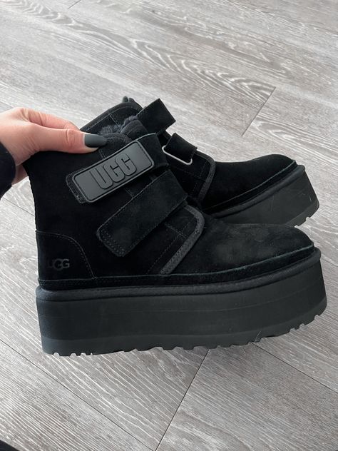 Black Platform Uggs, Platform Uggs Black, Uggs Fits, Uggs Neumel, Uggs Platform, Platform Winter Boots, Platform Uggs, Ugg Platform, Band Shoes