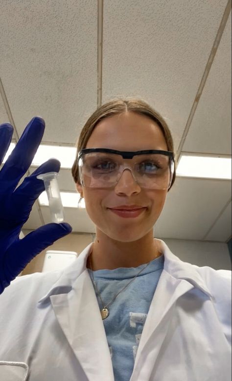 Lab research aesthetic with centrifuge tube Science Lab Outfit, Lab Technician Outfit, Science Internship Aesthetic, Lab Internship Aesthetic, Pharmasict Girl Aesthetic, Clinical Research Coordinator Aesthetic, Genetic Counseling Aesthetic, Lab Partners Aesthetic, Science Fair Aesthetic