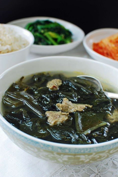 Miyeok Guk, Korean Seaweed Soup, Korean Soup Recipes, Koreansk Mad, Seaweed Soup, Korean Soup, Korean Cooking, Korean Beef, K Food