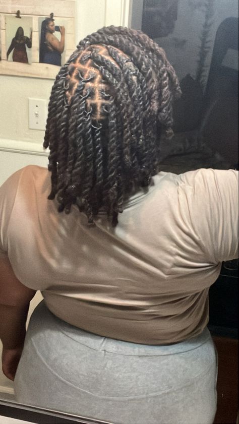 Female Barrel Twist, Front Barrel Twist Locs Women, Two Strand Twist Women Locs, Three Barrel Twist Locs, Barrell Twist On Locs For Women, Shoulder Length Dreads Styles For Women, Barrel Rope Twist Locs, Dreadlock Barrel Twist, Two Strand Twist Locs Styles For Women