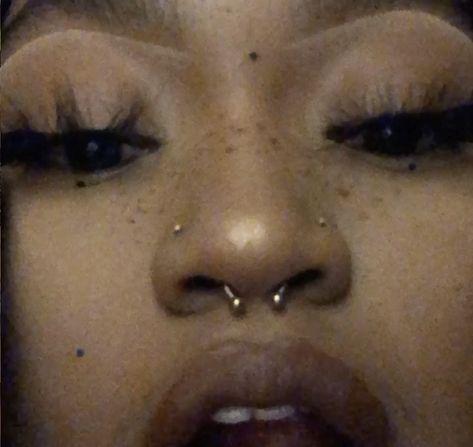 Cute Nose Piercings, Pinky Girl, Dope Jewelry Accessories, Medusa Piercing, Pretty Ear Piercings, Face Piercings, Cool Piercings, Swag Makeup, Cute Piercings