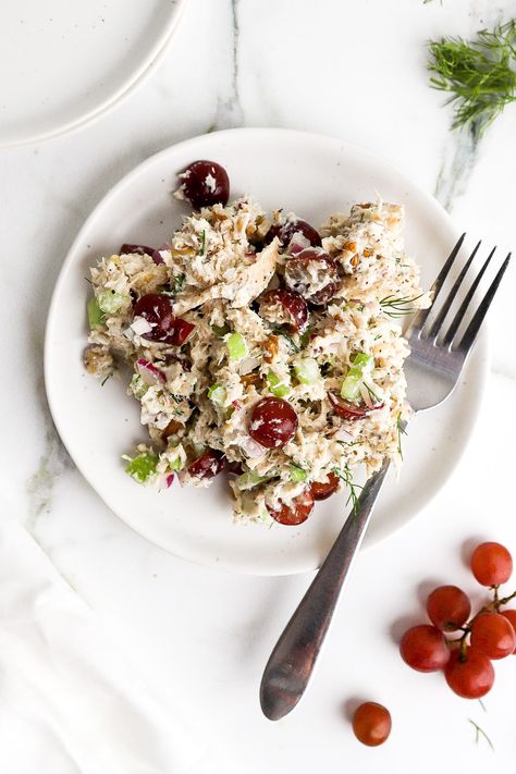 Top down view of greek yogurt chicken salad on white plate with red grapes. Chicken Parmesan Sandwich Recipe, Chilli Crab Recipe, Parmesan Sandwich, Chilli Crab, Protein Dinner Recipes, High Protein Recipes Dinner, Greek Yogurt Chicken Salad, Crab Recipe, Top Down View