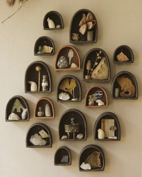 Sculptures Céramiques, Keramik Design, Ceramic Wall Art, Black Clay, Pottery Classes, Ceramics Pottery Art, Ceramics Projects, Ceramics Ideas Pottery, Pottery Studio