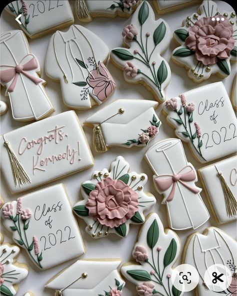 Graduation Party Place Settings, Floral Grad Cookies, Best Graduation Food Ideas, Girly Graduation Cookies, Graduation Party Elegant, 2024 Grad Cookies, Graduation Party Cookie Ideas, Girl Graduation Cookies, Cookies For Graduation Party