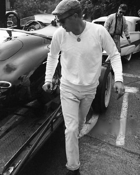 Actor Steve Mcqueen, Steve Mcqueen Style, Mens Outdoor Fashion, Porsche 930 Turbo, Old School Fashion, Steve Mc, Porsche 930, Hollywood Men, Paul Newman