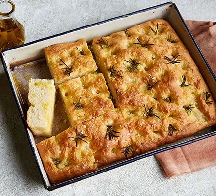 Focaccia Easy Focaccia Recipe, Homemade Crumpets, Easy Focaccia, Foccacia Bread, Rosemary Focaccia, Fresh Olives, Beans On Toast, Creamy Potato Salad, Focaccia Recipe