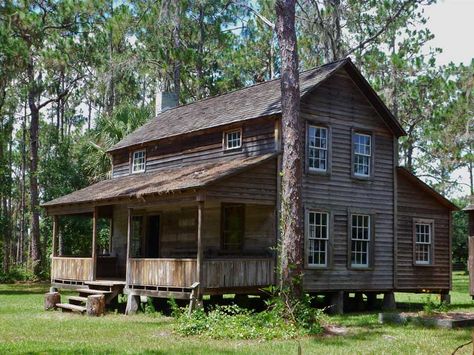 Barnwood Builders, Old Log Cabin, Pioneer House, Art Deco Houses, Old Cabins, Homestead Farm, Log Home Decorating, Independance Day, Primitive Homes