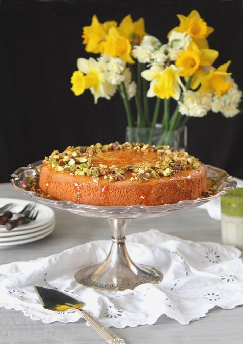 Orange Semolina Cake, Pistachio Cake Recipe, Making A Cake, Lebanese Desserts, Syrian Food, Semolina Cake, Orange Syrup, Armenian Recipes, Pistachios Nuts