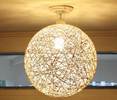 . Diy Lampe, Diy Lamp Shade, The Ceiling, Diy Lamp, Globe Lights, Diy Lighting, Beautiful Lights, Lamp Shades, Lampshades