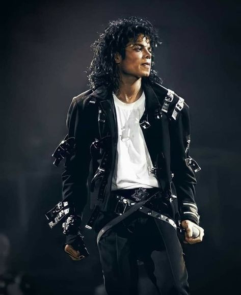 Stay With Me || MJ Fanfiction (18+) *Completed* - Chapter Twenty- Eight - Wattpad Michael Jackson Bad Tour, Michael Jackson Poster, Mj Bad, Michael Jackson Photoshoot, Michael Jackson Hot, Michael Jackson Bad Era, Michael Jackson Dangerous, Hee Man, Michael Jackson Wallpaper