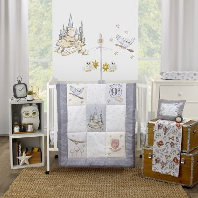 Warner Bros . Harry Potter Magical Moments 3-Piece Mini Crib Bedding Set In Grey - Complete your Harry Potter-themed nursery with the Warner Bros. Harry Potter Magical Moments Mini Crib Bedding Set. Crafted of easy-care fabric, this set includes a patchwork Hogwarts comforter, and 2 fitted mini crib sheets for a coordinated look. Harry Potter Baby Nursery, Mini Crib Bedding, Grey Crib, Harry Potter Nursery, Mini Crib Sheets, Harry Potter Baby, Toddler Mattress, Soft Baby Blankets, Crib Skirts