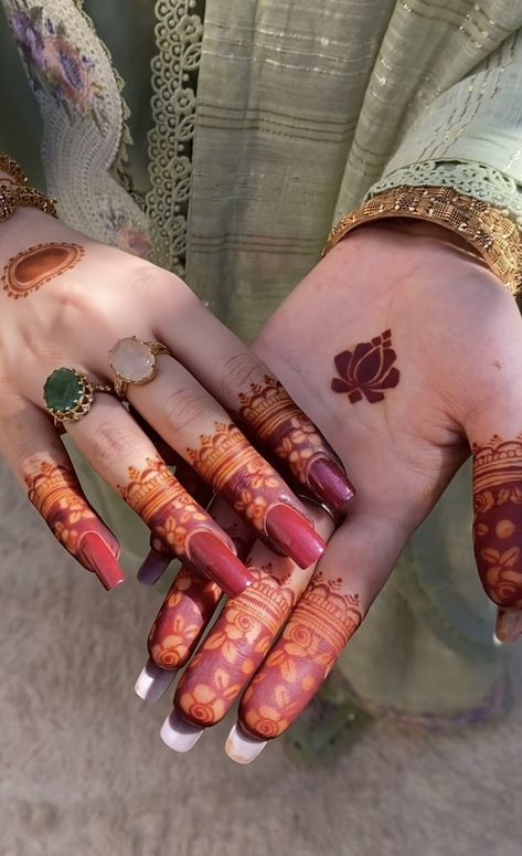 Simple Mehendi Designs, Finger Henna Designs, Simple Mehndi Designs Fingers, Very Simple Mehndi Designs, Modern Mehndi Designs, Pretty Henna Designs, Full Mehndi Designs, Henna Tattoo Designs Simple, Latest Bridal Mehndi Designs