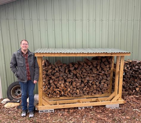 Storage For Firewood Outside, Fire Pit Seating With Wood Storage, Wood Storage Pallets, Wood Storage Rack Firewood, Backyard Firewood Storage, Easy Firewood Storage, Covered Wood Storage, Pallet Wood Holder, Outside Firewood Storage Ideas