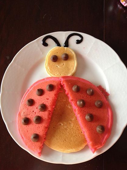 lady bug pancakes Healthy Snacks For Toddlers, Pretty Pancakes, Snacks For Toddlers, Fun Pancakes, Pancake Designs, Kids Pancakes, Fun Breakfast, Pancake Art, Fruit And Veggies