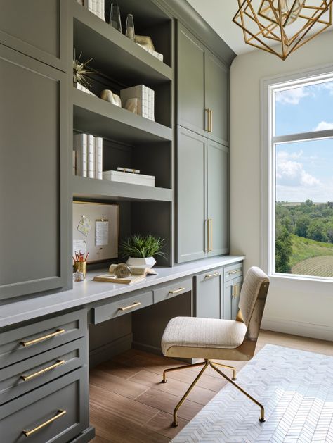 Built In Desk And Shelves, Studio In Casa, Home Office Built Ins, Transitional Home Office, Office Built Ins, Outfit Office, Home Office Cabinets, Office Remodel, Office Nook