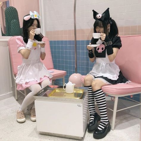 Kuromi Outfit Aesthetic, Hello Kitty Halloween Costume, My Melody Outfit, Kuromi Outfit, Matching Costumes, Melody Hello Kitty, Maid Cosplay, Bff Outfits, Hello Kitty Halloween