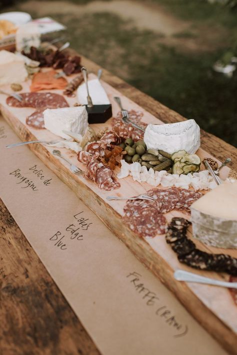 Elegant Charcuterie Board Wedding, Wedding Food Inspiration, Charcuterie Board Island, Wedding Charcuterie Boards, Wedding Grazing Board, Elegant Charcuterie Board Ideas, Minimony Wedding Ideas, Charcuterie Island, Island Charcuterie Board