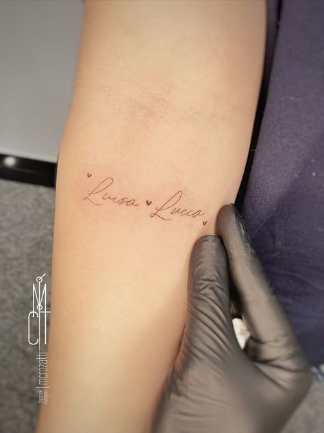 2 Name Tattoo Ideas, Children Name Tattoo Ideas For Women, Mom Of 2 Tattoo, Two Name Tattoo Ideas, Kids Tattoos For Moms, Kids Name Tattoo, Kids Initial Tattoos, Mutterschaft Tattoos, Daughters Name Tattoo