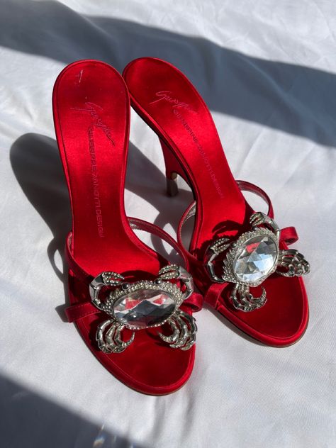 Red Vintage Heels, Girly Sandals, Red Toes, Zanotti Heels, Red Crab, Giuseppe Zanotti Heels, Crystal Heels, Classy Shoes, Gorgeous Heels