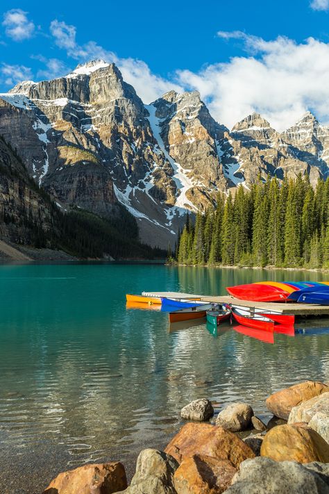 “Its waters are the most amazing colour, a vivid shade of turquoise that changes in intensity through the summer as the glaciers melt. Set in the rugged Valley of the Ten Peaks, Moraine Lake is surrounded by mountains, waterfalls, and rock piles, creating a scene so stunning it almost seems unreal. It’s an iconically jaw-dropping place that is sure to leave a lasting impression.” - Banff & Lake Louise Tourism 📸: Andy Holmes #travel #traveldestination #aesthetic #Traveltips Canada Wallpaper Iphone, Canada Wallpaper, Lake Louise Canada, Travel Itinerary Planner, Itinerary Planner, Dream Dream, Moraine Lake, Puzzle For Adults, Lake Sunset