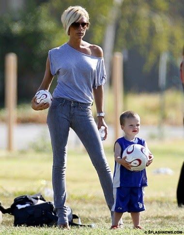 Beckham Haircut, Victoria Beckham Hair, Beckham Hair, Mom Haircuts, Victoria Beckham Style, Rachel Weisz, Soccer Mom, Hair Pictures, Spice Girls