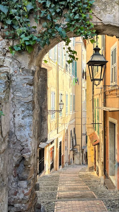 Old town vecchia citta colorful colors sanremo italy italie south liguria ligurie vieille ville charming authentique sunny day soleil ensoleillé sunday Sanremo Aesthetic, Old Italy Aestethic, Italy Locations, Old Town Italy, Sanremo Italy, Rome At Night, Somewhere In Northern Italy 1983, Mediterranean Aesthetic, Italy Vibes