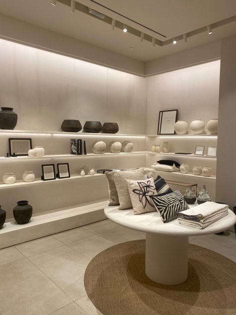 #zara #zarahome #design #designideas #aesthetic Zara Home Store Design, Minimalist Store Design Interiors, Zara Interior Design, Aesthetic Retail Store, Rh Showroom, Zara Store Aesthetic, Zara Store Design, Store Wall Design, Showroom Interior Design Concept Stores