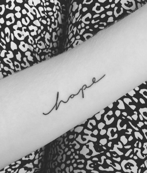 Sister Tattoos, Hope Tattoos, Hope Tattoo, Script Tattoo, Tattoo Schrift, Inspiration Tattoos, Парные Тату, Tattoo Script, Diy Tattoo