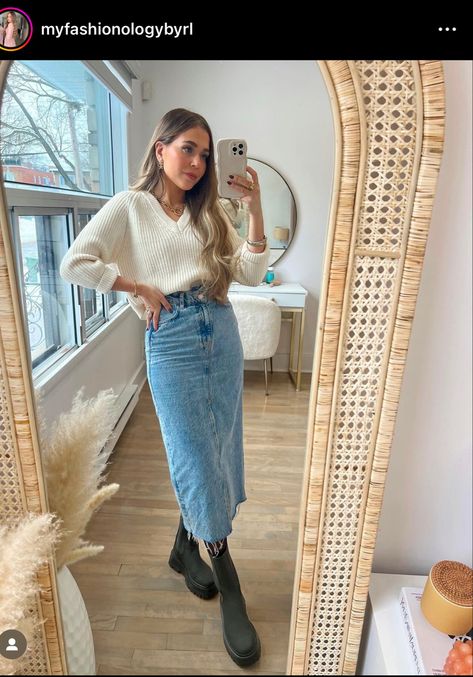 Maxi Jean Skirt Outfits Winter, Long Jean Skirt Outfits Winter, Long Denim Skirt Outfit Fall, Midi Skirt Fall Outfit, Jean Skirt Outfits Fall, Denim Skirt Outfit Winter, Long Denim Skirt Outfits, Denim Skirt Outfit Fall, Skirt Outfits For Women