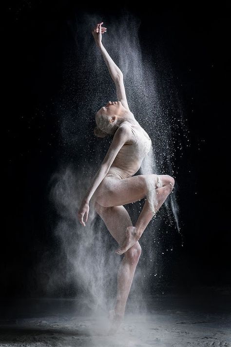 Alexander Yakovlev photography Alexander Yakovlev, Dance Movement, Poses References, Dance Photos, Modern Dance, Dance Art, Contemporary Dance, Art And Illustration, Dance Photography