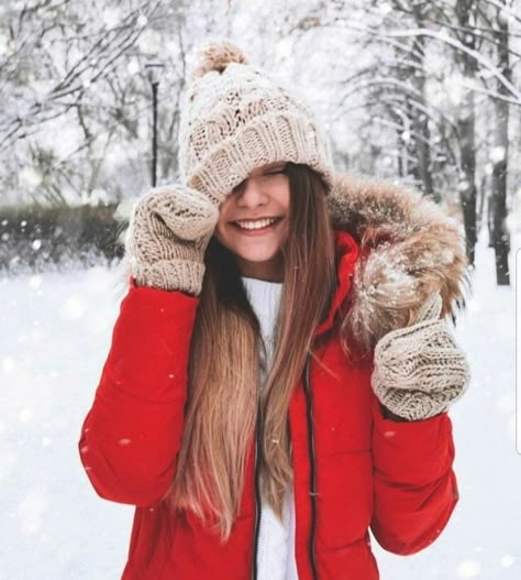 girls e winter imagem no We Heart It Ski Outfits For Women, Mode Au Ski, Snow Photoshoot, Winter Portraits, Snow Photography, Winter Photoshoot, Snow Outfit, Winter Photos, Winter Photo