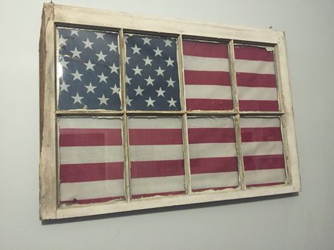 American flag decor. Americana. DIY. Antique window pane. Window Projects. Window repurpose. Christmas Diy Presents, Window Repurpose, Circle Living Room, Rustic Projects, Repurposed Window, Painted Window Art, Repurposed Windows, Picture Arrangements, Antique Window