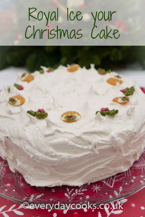 Easy Icing Recipe For Cookies, Recipe For Royal Icing, Xmas Cake Decorating, Xmas Cake Recipes, Cake With Royal Icing, Easy Icing Recipe, Best Royal Icing Recipe, Easy Royal Icing Recipe, Royal Icing Cakes