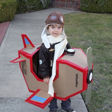 Our friends Ingrid and Nick Dragotta of Howtoons made their son Leo an airplane costume this year: he wore a bomber jacket and hat, and the plane is made of cardboard and tape. The best part? The gauge is actually a peanut butter jar that has a trick-or-treating candy bag attached, hidden in the nose of the plane. Clever and adorable! Homemade Costumes, Airplane Costume, Cardboard Airplane, Boxing Halloween Costume, Pilot Costume, Cardboard Car, Box Costumes, Airplane Party, Kid Friendly Trips