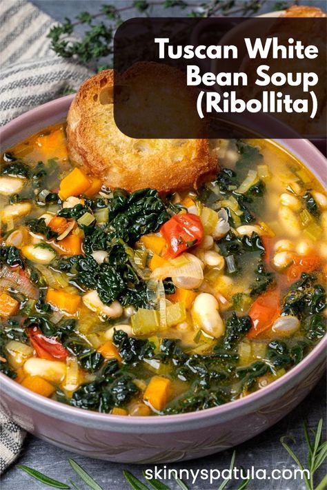 This Tuscan white bean and kale soup is a hearty variation of the very famous ribollita, a classic Italian recipe usually made with stale bread. My vegan-friendly version has the bread on the side, ready to be dunked in the delicious broth! Ribollita Soup, White Bean And Kale Soup, Bean And Kale Soup, White Bean And Kale, Tuscan White Bean Soup, Tuscan White Bean, Tuscan Bean Soup, Easy Vegan Soup, White Bean Soup Recipes