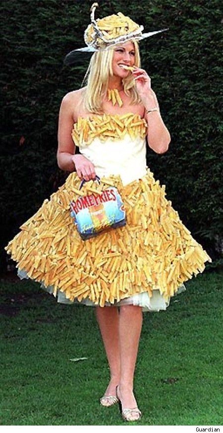 French fries! Eat it! French Fry Costume, Outrageous Fashion, Crazy Dresses, Funny Dresses, Evolution Of Fashion, Weird Fashion, Food Fashion, Dress Out, Kinds Of Clothes