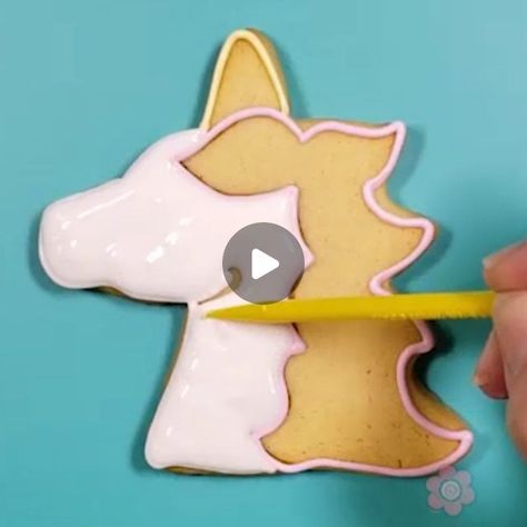 Christmas Unicorn Cookies, Unicorn Head Cookies Decorated, Unicorn Royal Icing Cookies, Unicorn Sugar Cookies Royal Icing, Unicorn Decorated Cookies, Unicorn Cookies Decorated, Cookies Unicornio, Unicorn Biscuits, Unicorn Birthday Cookies