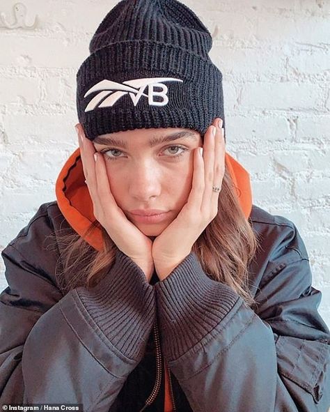 Hana Cross, Beckham Family, His New Girlfriend, Brooklyn Beckham, New Girlfriend, Love Photos, Streetwear Women, Love Love, Hoodie Fashion