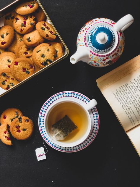 #tea #cookies #cookiesandcups #bookstagram #aesthetic #darkacademia #flatlay #flatlayphotography #shotoniphone #cup #tealover #greentea Tea With Cookies Aesthetic, Cookies And Tea Aesthetic, Cookies And Tea Photography, Cookies Photo, Sticker Sleeve, Bookstagram Aesthetic, Cookie Business, Tea Cookies, Cookie Tins