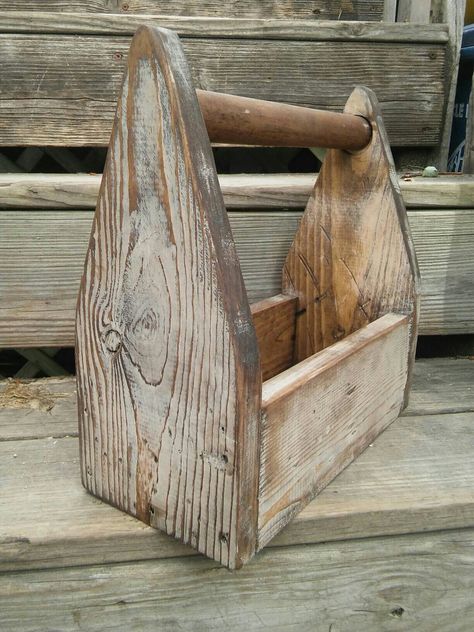 Garden tool box old wooden garden tool carry all centerpiece display box Wood Toolbox, Garden Tool Box, Wooden Tool Box, Wood Tool Box, Wooden Tool Boxes, Box Garden, Wood Furniture Plans, Barn Wood Crafts, Barn Wood Projects