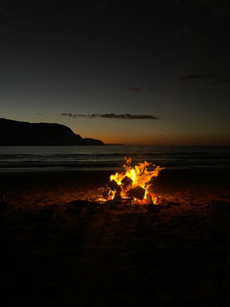 #bonfire #beachbonfire #hawaii Bonfire On Beach Aesthetic, Fire On Beach Night, Beach Bonfire Birthday Party, Mediator Aesthetic, Beach Bonfire Aesthetic, Bonfire At The Beach, Opera Wallpaper, Beach Bonfire Parties, Bonfire Aesthetic