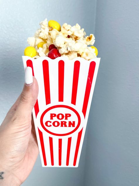 Kansas City Chiefs Popcorn, Chiefs Popcorn, Kansas Recipes, Super Bowl Treats, Living In Florida, Popcorn Mix, Chiefs Game, Game Snacks, Pop Popcorn