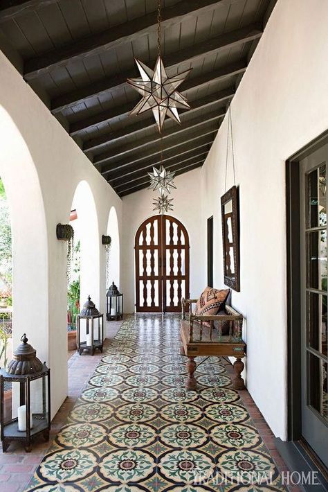 Spanish Colonial Decor, Spanish Style Bathrooms, Spanish Colonial Homes, Spanish Revival Home, Hacienda Style Homes, Colonial Homes, Spanish Tiles, Spanish Mediterranean, Mediterranean Home Decor