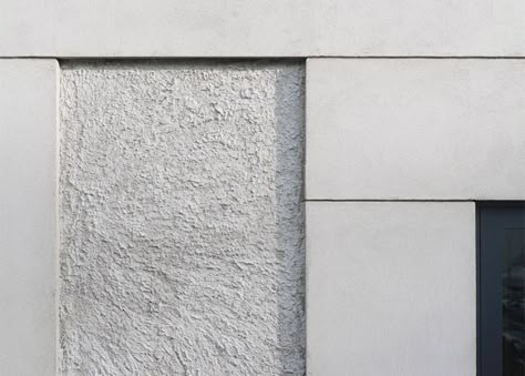 House by Hermansson Hiller Lundberg references Classicism Plaster Facade, White Concrete House, Sweden House, London Buildings, Facade Material, Architectural Materials, Stone Facade, Wooden Construction, Concrete Texture