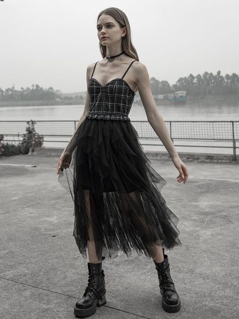 easy ways to style a casual street style slip dress in the winter for moms and for women #johannagrange #chic #fashion #style Punk Dress Formal, Punk Prom Dress, Punk Formal, Punk Prom, Mesh Slip Dress, Boho Witch, Retro Goth, Casual Goth, Punk Dress