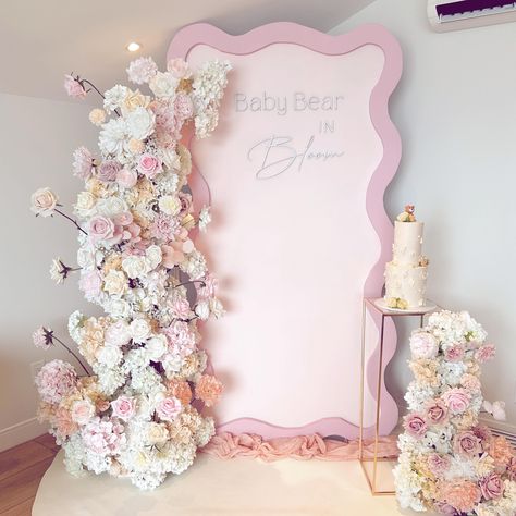 Baby In Bloom 🌸 #babyinbloom #babyshowerskelowna #kelownababyshowers #kelownadecor #floralpillarskelowna #flowerrentalskelowna Baby In Bloom Arch, Shower Astethic, Baby In Bloom Backdrop, Pink Baby Shower Backdrop, Birthday Arch Backdrop, Unique Backdrops, Coquette Party, Sweet 17, Baby In Bloom